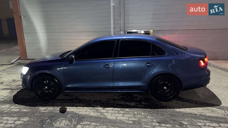 Седан Volkswagen Jetta 2016 в Сумах