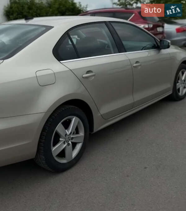 Седан Volkswagen Jetta 2012 в Тернополе