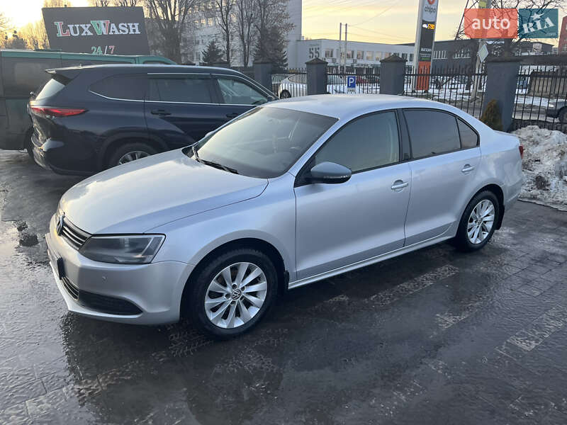 Седан Volkswagen Jetta 2014 в Львове Седан Volkswagen Jetta 2014 в Львове