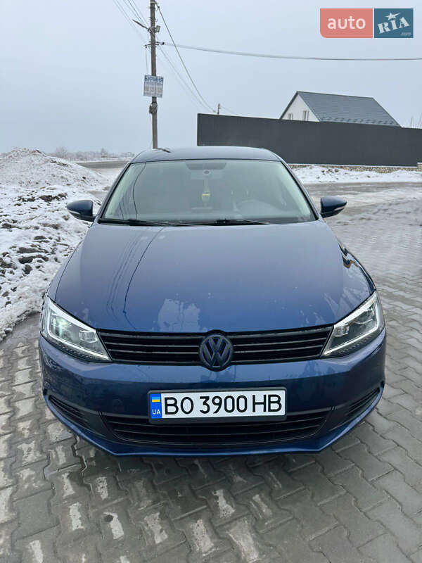 Седан Volkswagen Jetta 2013 в Тернополе
