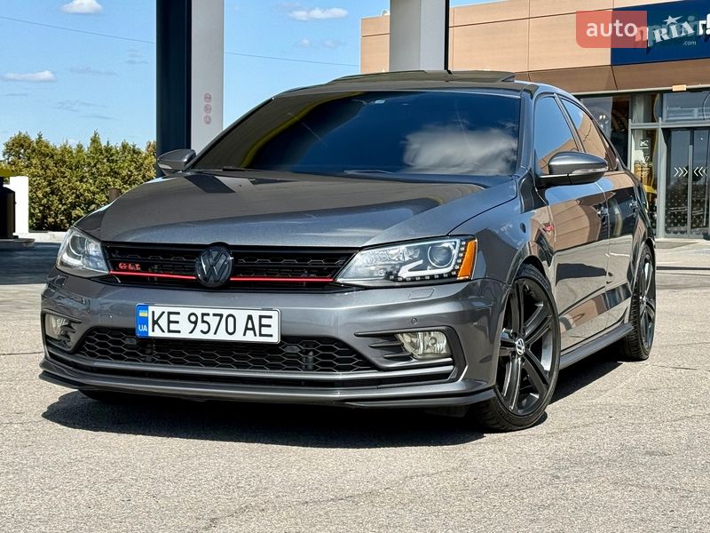 Седан Volkswagen Jetta 2015 в Днепре