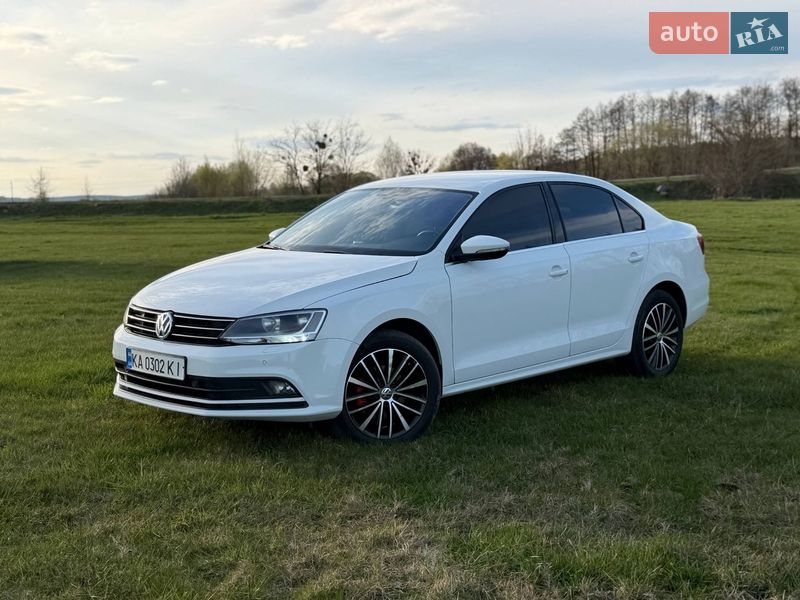 Седан Volkswagen Jetta 2015 в Киеве