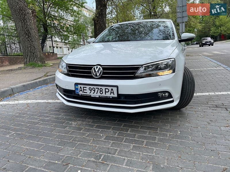Седан Volkswagen Jetta 2016 в Днепре