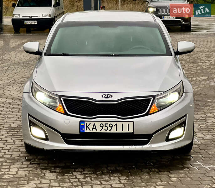 Седан Kia K5 2015 в Самборі