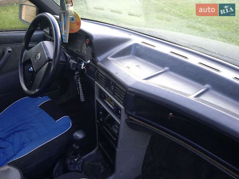 Хэтчбек Opel Kadett 1987 в Верховине