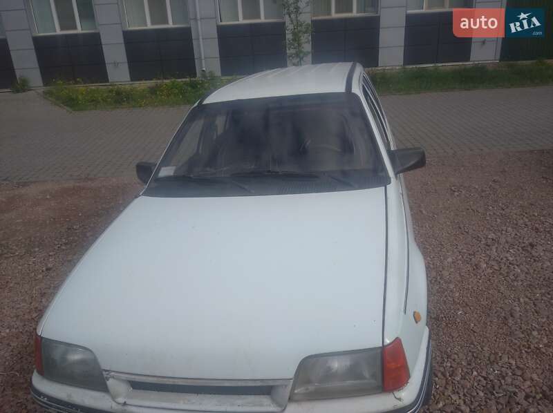 Универсал Opel Kadett 1990 в Краматорске