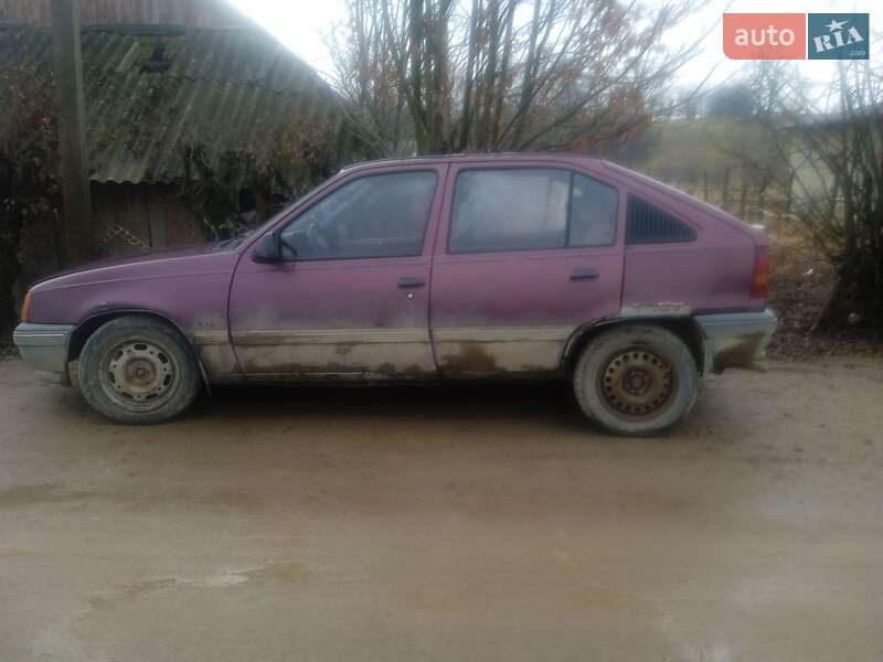 Хэтчбек Opel Kadett 1989 в Старой Жадовой