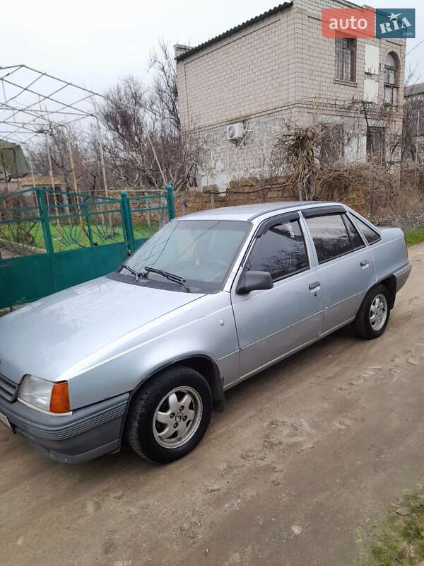 Седан Opel Kadett 1986 в Николаеве Седан Opel Kadett 1986 в Николаеве