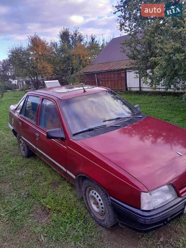 Седан Opel Kadett 1987 в Надворной