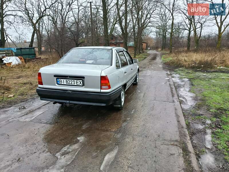 Седан Opel Kadett 1988 в Машевке