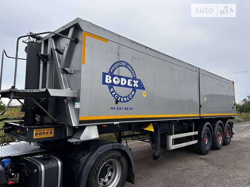 Самосвал полуприцеп Bodex KIS 3W-A 2011 в Гайвороне