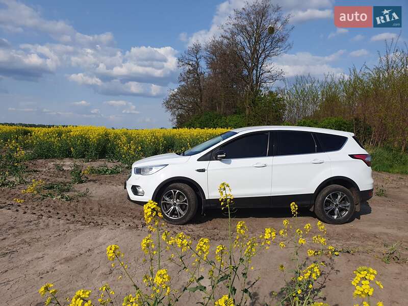 Внедорожник / Кроссовер Ford Kuga 2017 в Виннице