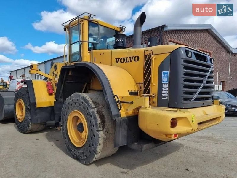 Фронтальні навантажувачі Volvo L 180 2006 в Одесі