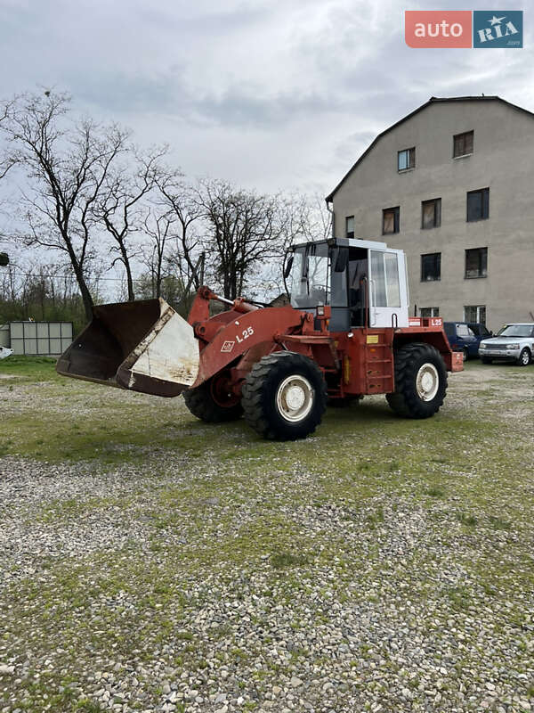 Фронтальный погрузчик O&K L 1993 в Черновцах Фронтальный погрузчик O&K L 1993 в Черновцах