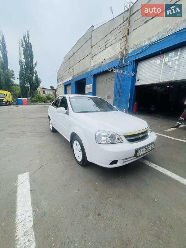 Седан Chevrolet Lacetti 2011 в Киеве