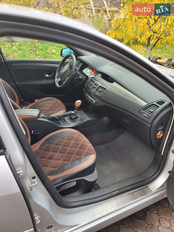 Лифтбек Renault Laguna 2007 в Черкассах Лифтбек Renault Laguna 2007 в Черкассах