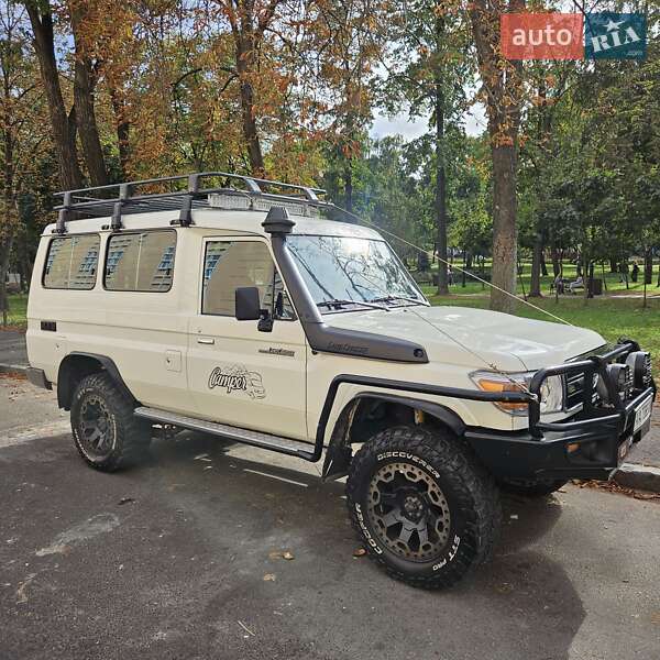 Внедорожник / Кроссовер Toyota Land Cruiser 2014 в Киеве