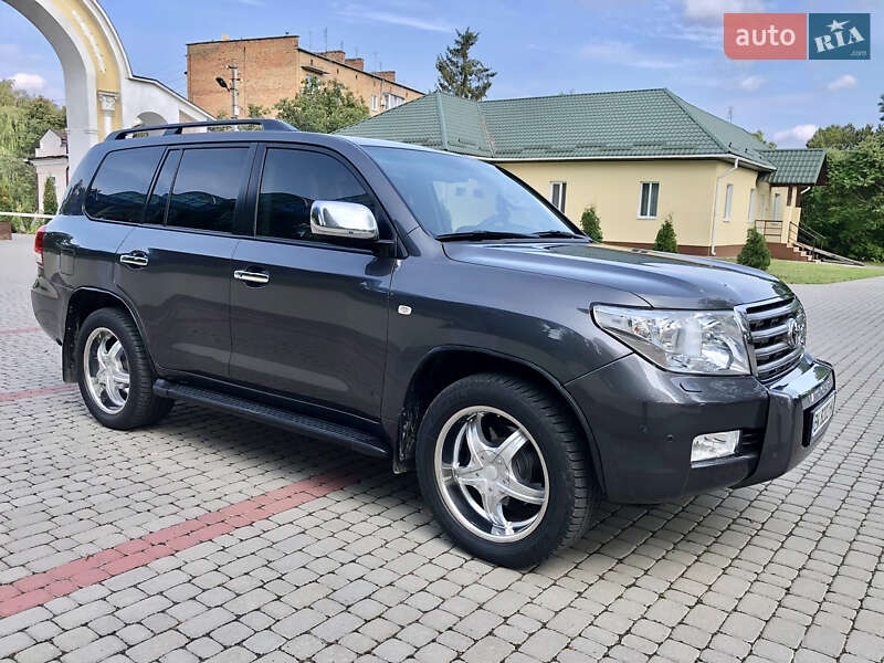 Внедорожник / Кроссовер Toyota Land Cruiser 2008 в Остроге