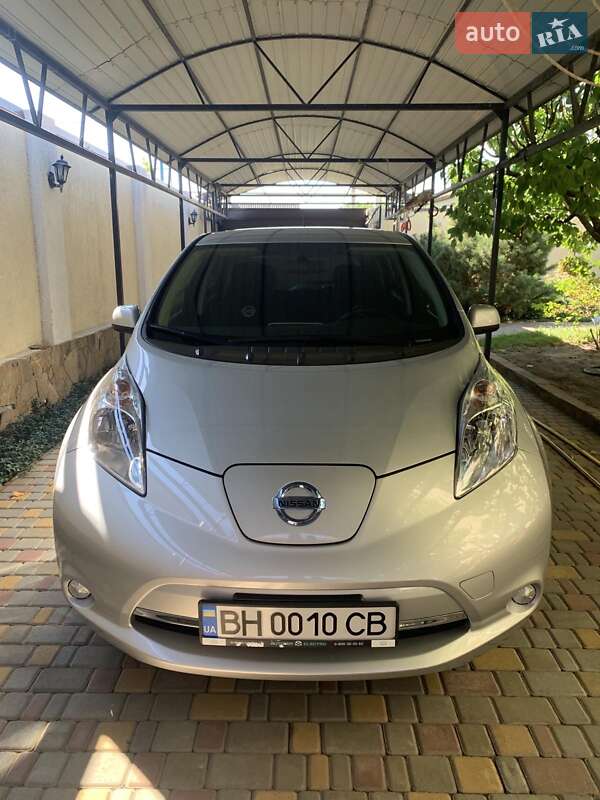 Хэтчбек Nissan Leaf 2017 в Одессе Хэтчбек Nissan Leaf 2017 в Одессе