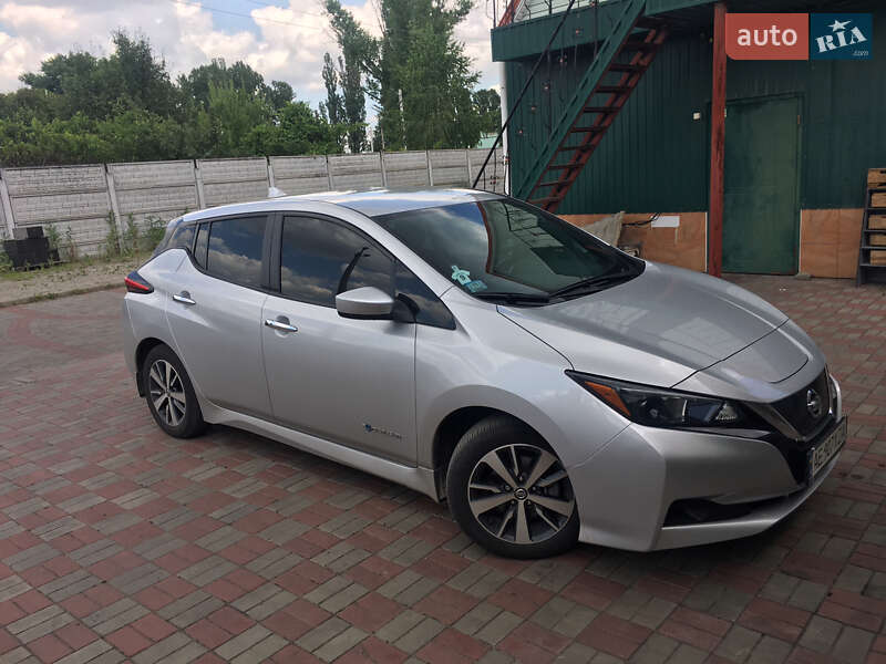 Хэтчбек Nissan Leaf 2018 в Никополе