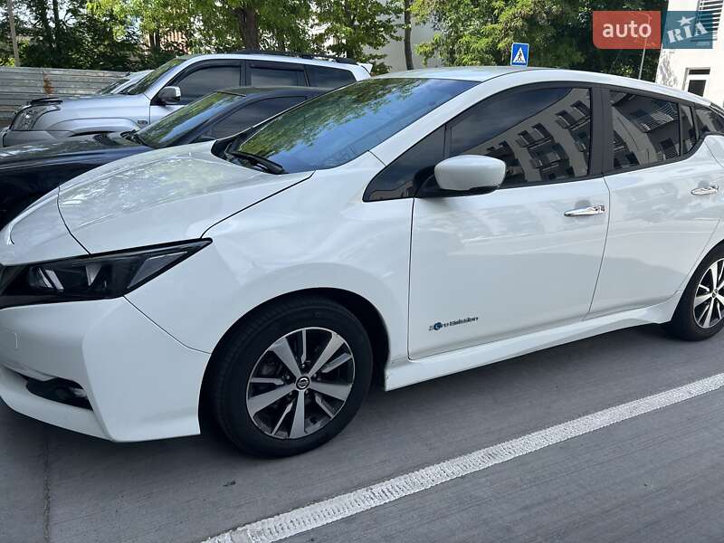 Хэтчбек Nissan Leaf 2018 в Одессе