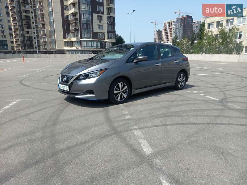 Хэтчбек Nissan Leaf 2020 в Киеве