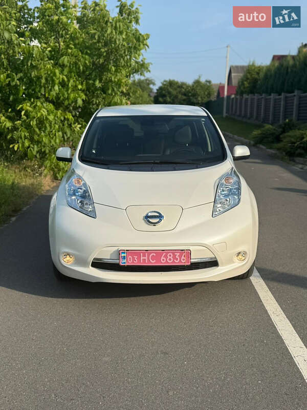 Хэтчбек Nissan Leaf 2015 в Киеве