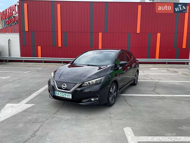 Хэтчбек Nissan Leaf 2018 в Киеве