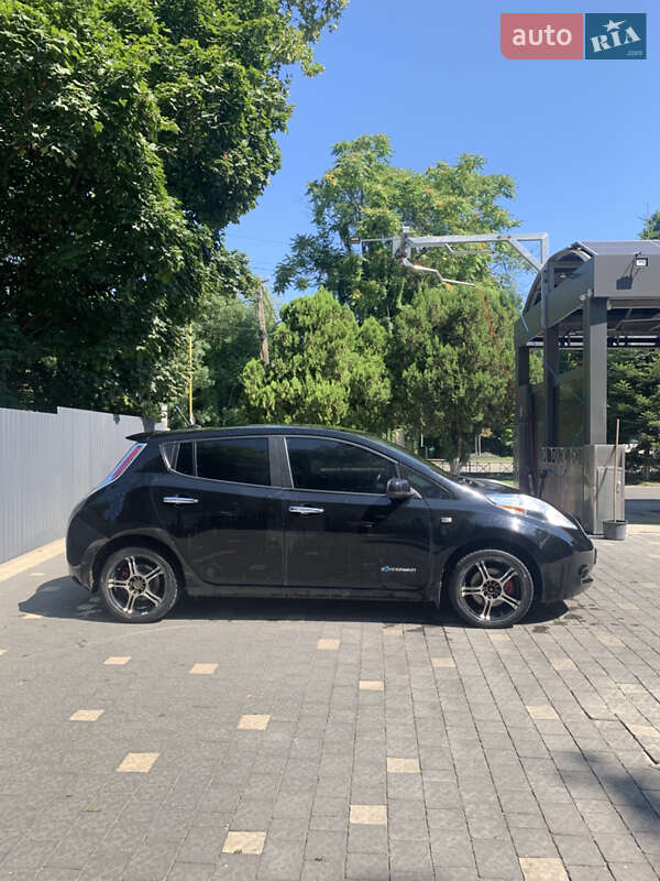 Хэтчбек Nissan Leaf 2014 в Ужгороде