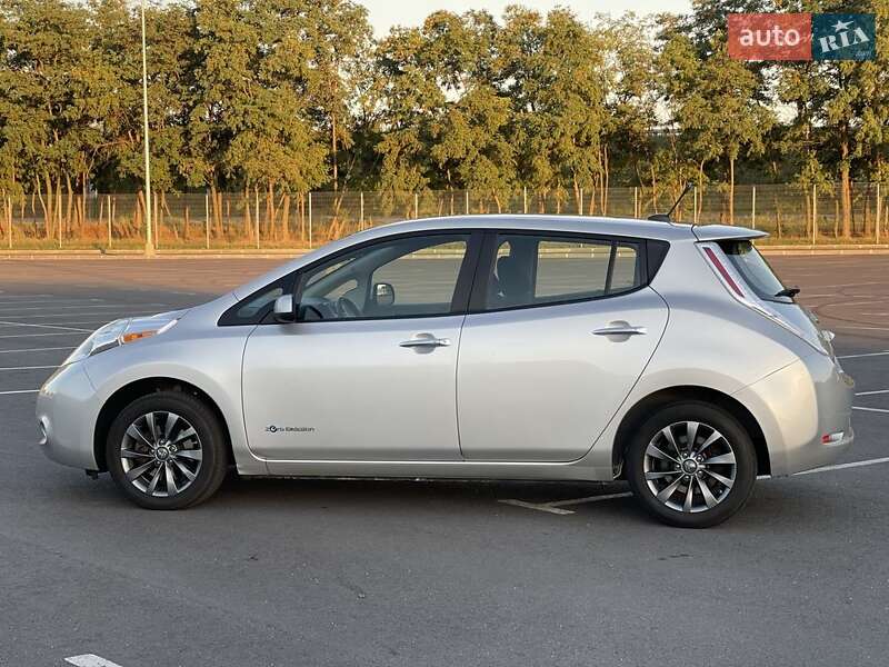 Хэтчбек Nissan Leaf 2014 в Днепре