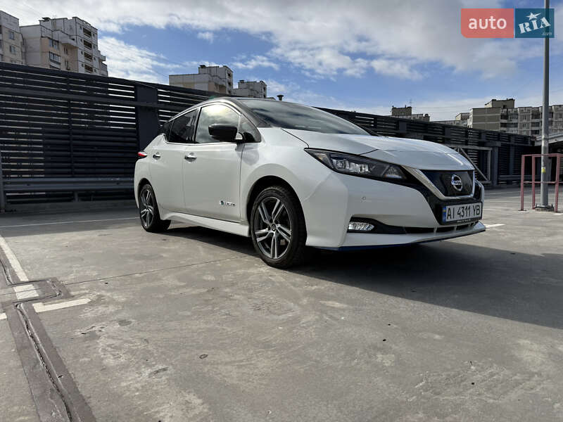 Хэтчбек Nissan Leaf 2019 в Киеве