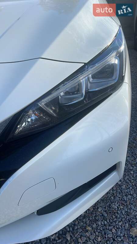 Хетчбек Nissan Leaf 2018 в Одесі Хетчбек Nissan Leaf 2018 в Одесі