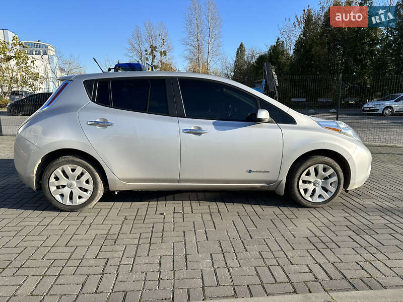 Хэтчбек Nissan Leaf 2013 в Львове Хэтчбек Nissan Leaf 2013 в Львове