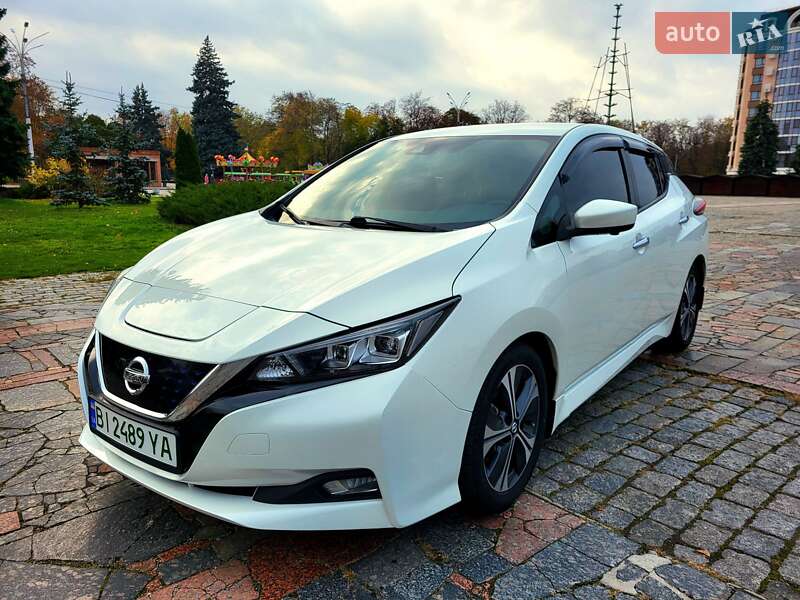Хэтчбек Nissan Leaf 2020 в Кременчуге Хэтчбек Nissan Leaf 2020 в Кременчуге