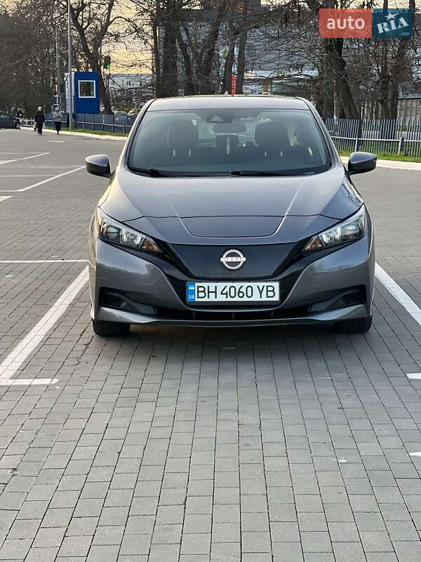 Хэтчбек Nissan Leaf 2023 в Одессе