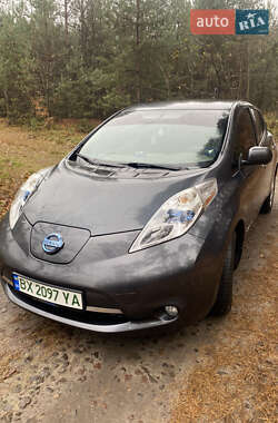 Хэтчбек Nissan Leaf 2013 в Славуте Хэтчбек Nissan Leaf 2013 в Славуте