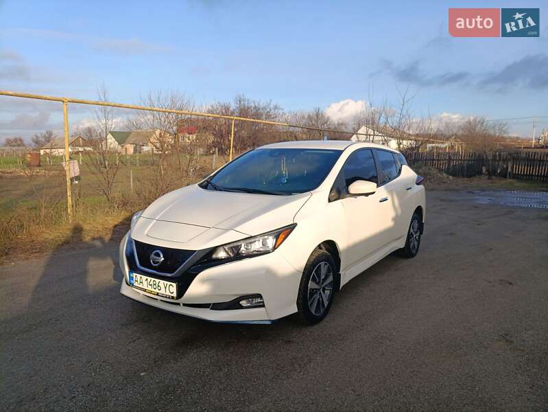 Хэтчбек Nissan Leaf 2022 в Малине Хэтчбек Nissan Leaf 2022 в Малине