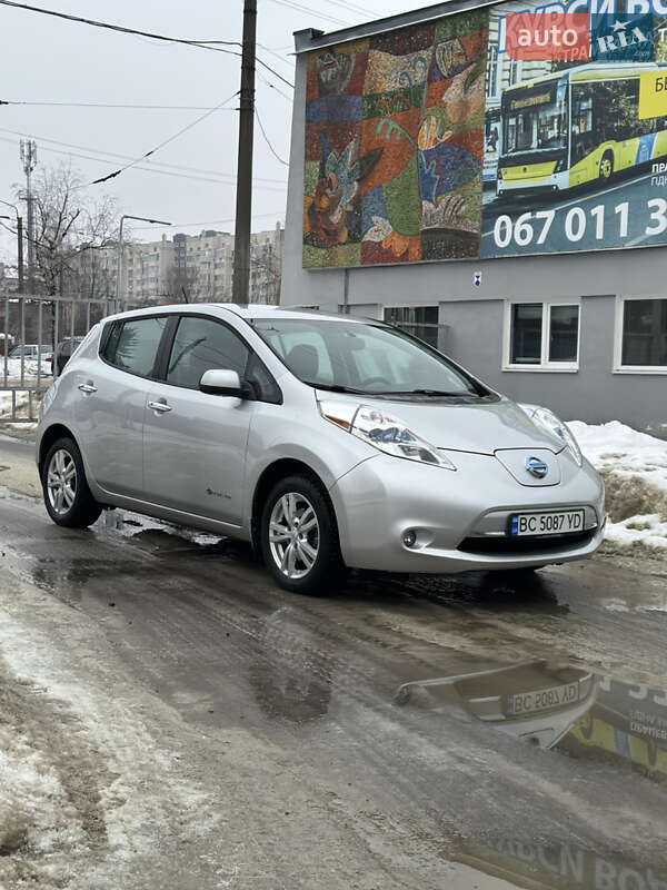 Хэтчбек Nissan Leaf 2015 в Львове Хэтчбек Nissan Leaf 2015 в Львове