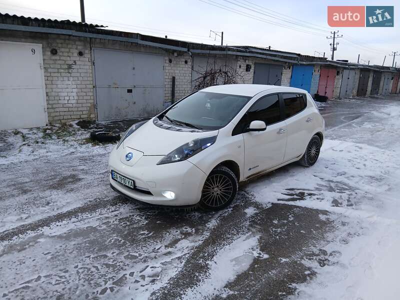 Хэтчбек Nissan Leaf 2013 в Кропивницком