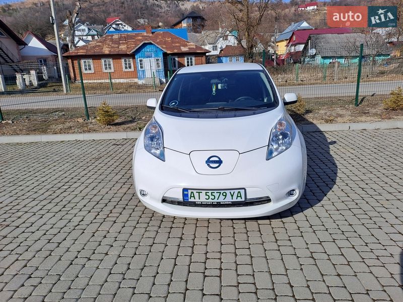Хэтчбек Nissan Leaf 2014 в Надворной Хэтчбек Nissan Leaf 2014 в Надворной