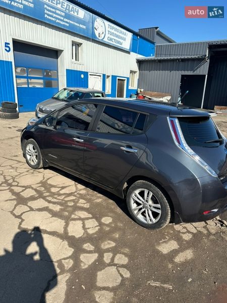 Хэтчбек Nissan Leaf 2013 в Чернигове Хэтчбек Nissan Leaf 2013 в Чернигове