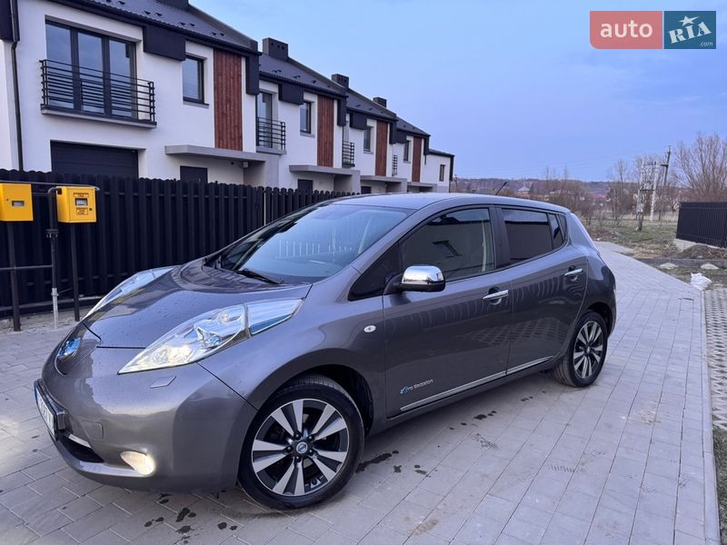Хетчбек Nissan Leaf 2013 в Івано-Франківську