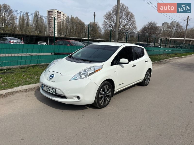 Хэтчбек Nissan Leaf 2017 в Днепре