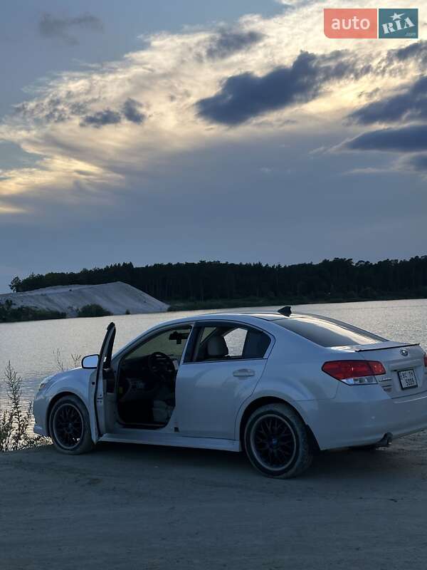 Седан Subaru Legacy 2011 в Львове