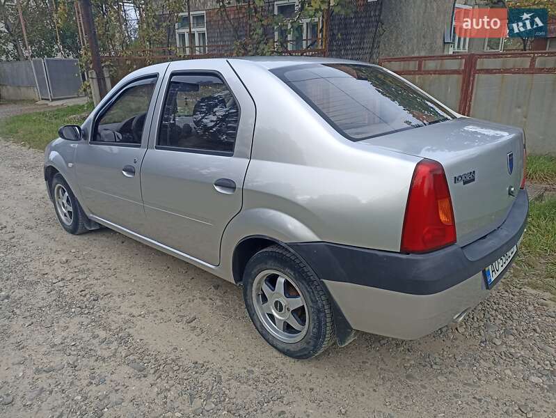 Седан Dacia Logan 2006 в Хусте