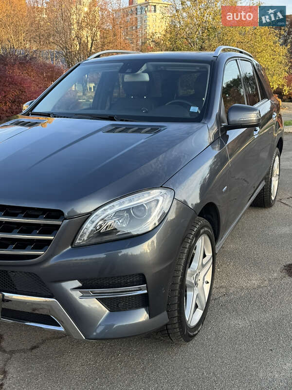 Позашляховик / Кросовер Mercedes-Benz M-Class 2012 в Києві