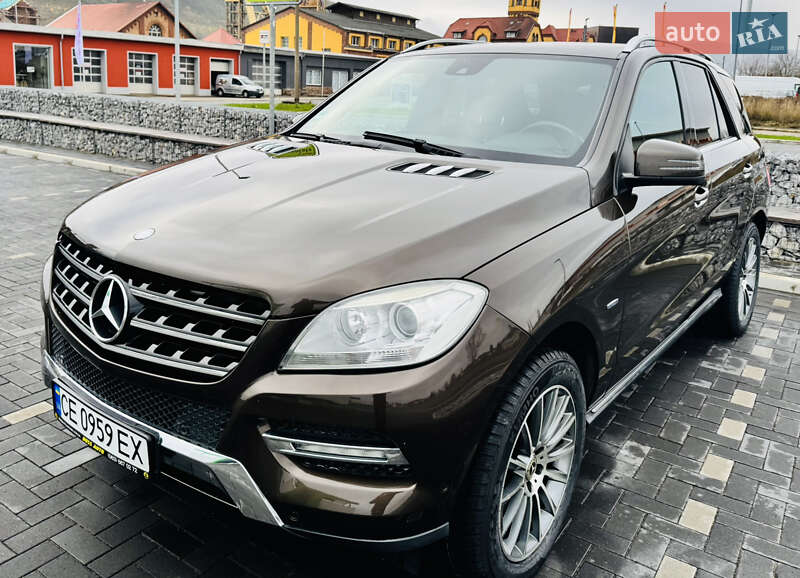 Внедорожник / Кроссовер Mercedes-Benz M-Class 2011 в Черновцах