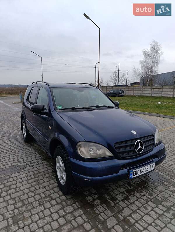 Позашляховик / Кросовер Mercedes-Benz M-Class 2001 в Рівному