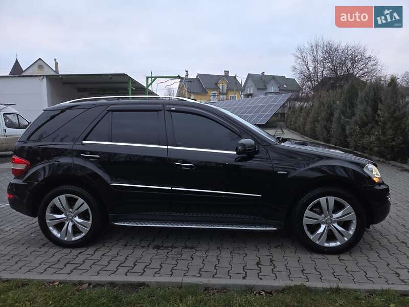 Внедорожник / Кроссовер Mercedes-Benz M-Class 2010 в Кицмани