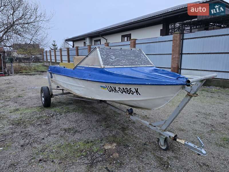Лодка Крым М 1988 в Запорожье